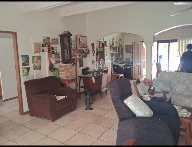 6 BEDROOM HOUSE FOR SALE IN UVONGO